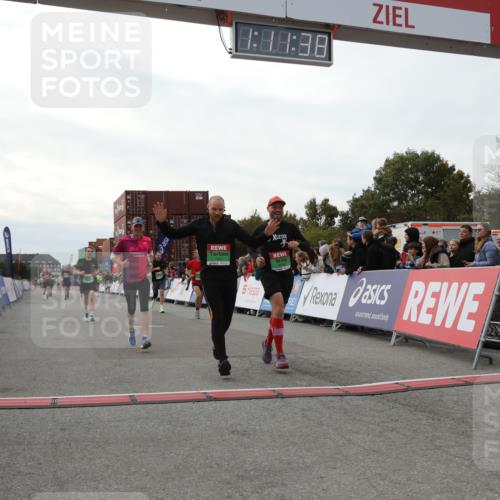03.10.2025 - Köhlbrandbrückenlauf Yannick Fuchs http://msf.ph/oto/8986747 03.10.2025 16:11:36 Ziel 7196, 7330, 7407, 7467, 7488, 8774, 8938, 9200, 9382, 9634 meine-sportfotos.de