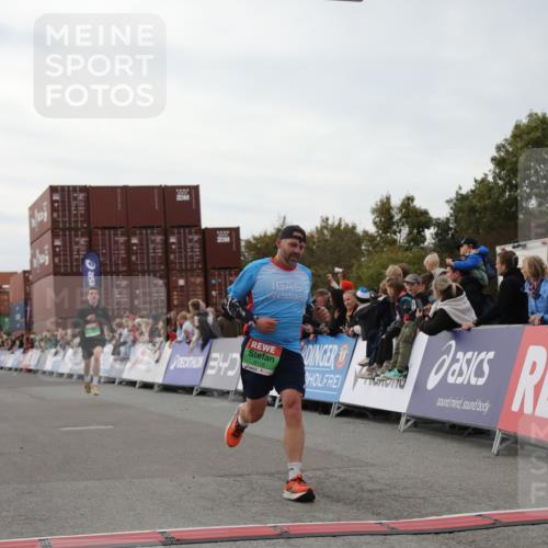 03.10.2025 - Köhlbrandbrückenlauf Yannick Fuchs http://msf.ph/oto/8986750 03.10.2025 15:59:13 Ziel 7262, 7496, 8780, 9118, 9126, 9521 meine-sportfotos.de