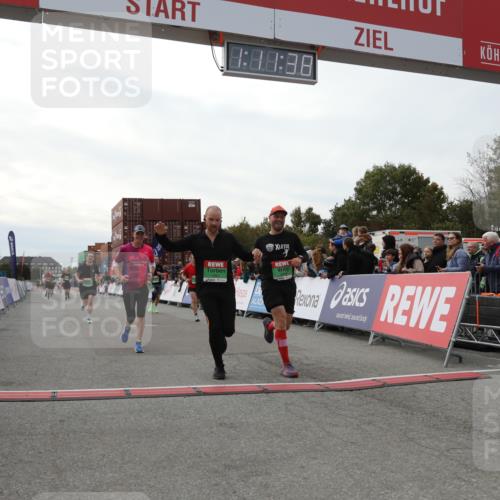 03.10.2025 - Köhlbrandbrückenlauf Yannick Fuchs http://msf.ph/oto/8986752 03.10.2025 16:11:36 Ziel 7196, 7330, 7407, 7467, 7488, 8774, 8938, 9200, 9382, 9634 meine-sportfotos.de