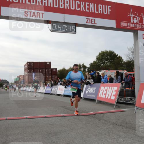 03.10.2025 - Köhlbrandbrückenlauf Yannick Fuchs http://msf.ph/oto/8986762 03.10.2025 15:59:13 Ziel 7262, 7496, 8780, 9118, 9126, 9521 meine-sportfotos.de