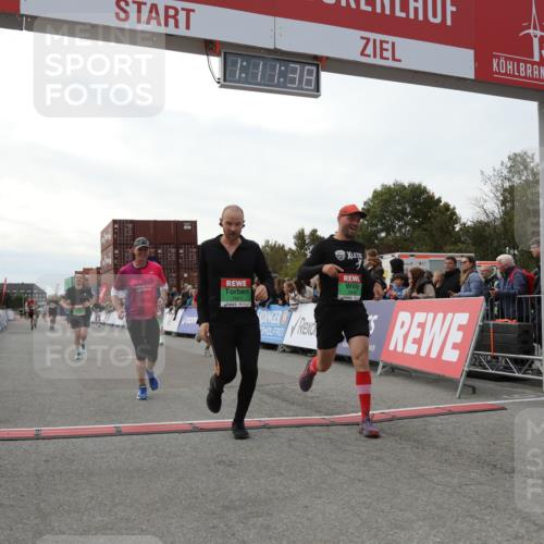 03.10.2025 - Köhlbrandbrückenlauf Yannick Fuchs http://msf.ph/oto/8986766 03.10.2025 16:11:36 Ziel 7196, 7330, 7407, 7467, 7488, 8774, 8938, 9200, 9382, 9634 meine-sportfotos.de