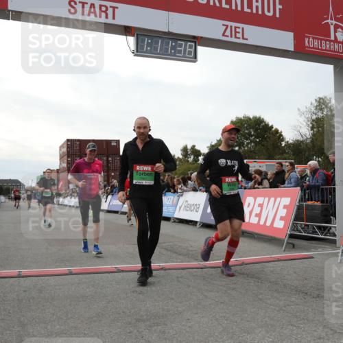 03.10.2025 - Köhlbrandbrückenlauf Yannick Fuchs http://msf.ph/oto/8986771 03.10.2025 16:11:36 Ziel 7196, 7330, 7407, 7467, 7488, 8774, 8938, 9200, 9382, 9634 meine-sportfotos.de
