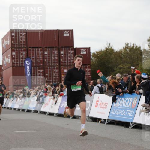 03.10.2025 - Köhlbrandbrückenlauf Yannick Fuchs http://msf.ph/oto/8986773 03.10.2025 15:59:14 Ziel 7262, 7496, 8780, 9118, 9126, 9521 meine-sportfotos.de
