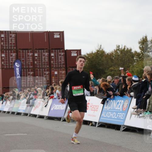 03.10.2025 - Köhlbrandbrückenlauf Yannick Fuchs http://msf.ph/oto/8986776 03.10.2025 15:59:14 Ziel 7262, 7496, 8780, 9118, 9126, 9521 meine-sportfotos.de