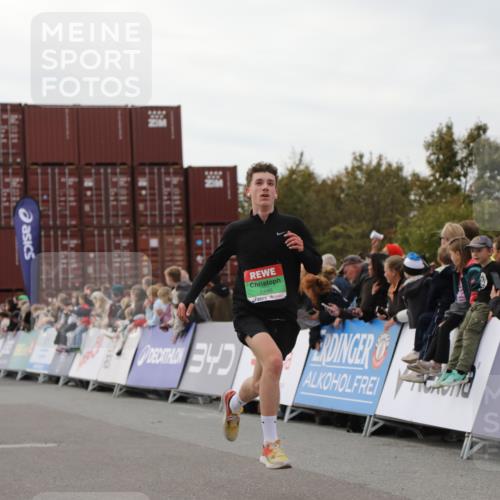 03.10.2025 - Köhlbrandbrückenlauf Yannick Fuchs http://msf.ph/oto/8986780 03.10.2025 15:59:14 Ziel 7262, 7496, 8780, 9118, 9126, 9521 meine-sportfotos.de
