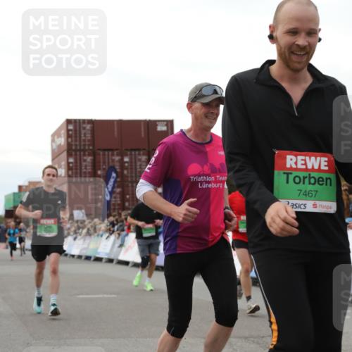 03.10.2025 - Köhlbrandbrückenlauf Yannick Fuchs http://msf.ph/oto/8986781 03.10.2025 16:11:37 Ziel 7196, 7330, 7407, 7419, 7467, 7488, 8774, 8938, 9200, 9202, 9382, 9392, 9634 meine-sportfotos.de