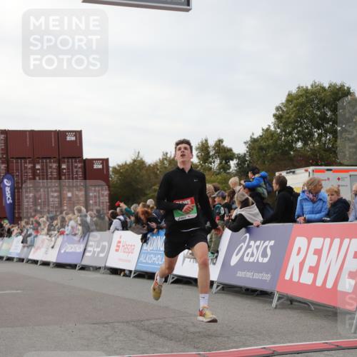 03.10.2025 - Köhlbrandbrückenlauf Yannick Fuchs http://msf.ph/oto/8986783 03.10.2025 15:59:15 Ziel 7262, 7496, 8780, 9118, 9126, 9238, 9521, 9577 meine-sportfotos.de