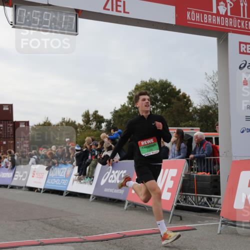 03.10.2025 - Köhlbrandbrückenlauf Yannick Fuchs http://msf.ph/oto/8986796 03.10.2025 15:59:15 Ziel 7262, 7496, 8780, 9118, 9126, 9238, 9521, 9577 meine-sportfotos.de