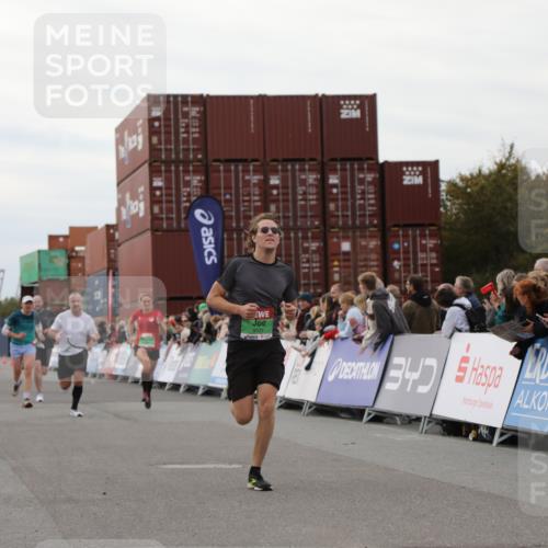 03.10.2025 - Köhlbrandbrückenlauf Yannick Fuchs http://msf.ph/oto/8986814 03.10.2025 15:59:16 Ziel 7262, 7496, 8780, 9118, 9126, 9238, 9521, 9577 meine-sportfotos.de