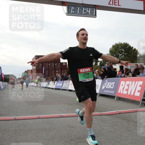 03.10.2025 - Köhlbrandbrückenlauf Yannick Fuchs http://msf.ph/oto/8986821 03.10.2025 16:11:39 Ziel 7196, 7330, 7407, 7419, 7467, 8774, 8938, 9200, 9202, 9382, 9392, 9634 meine-sportfotos.de