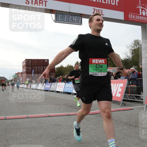 03.10.2025 - Köhlbrandbrückenlauf Yannick Fuchs http://msf.ph/oto/8986829 03.10.2025 16:11:39 Ziel 7196, 7330, 7407, 7419, 7467, 8774, 8938, 9200, 9202, 9382, 9392, 9634 meine-sportfotos.de