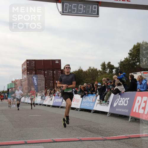 03.10.2025 - Köhlbrandbrückenlauf Yannick Fuchs http://msf.ph/oto/8986830 03.10.2025 15:59:17 Ziel 7262, 7496, 8780, 9118, 9126, 9238, 9521, 9577 meine-sportfotos.de