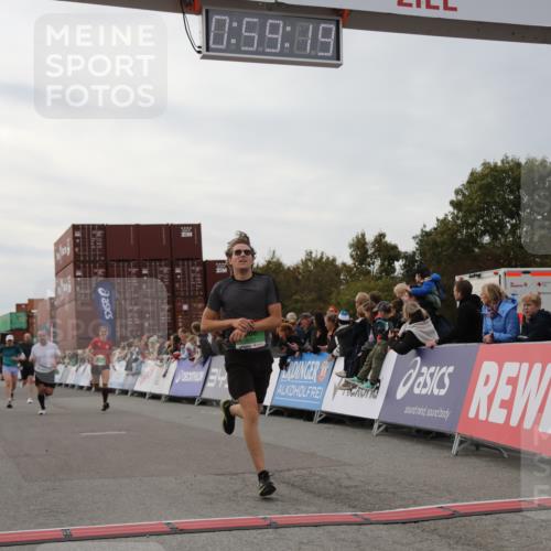 03.10.2025 - Köhlbrandbrückenlauf Yannick Fuchs http://msf.ph/oto/8986834 03.10.2025 15:59:17 Ziel 7262, 7496, 8780, 9118, 9126, 9238, 9521, 9577 meine-sportfotos.de