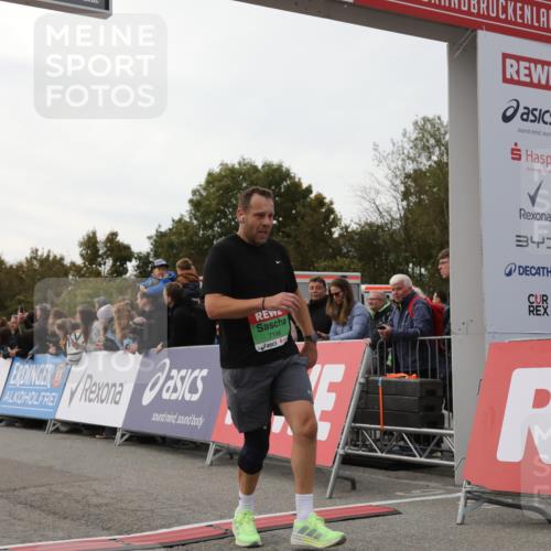 03.10.2025 - Köhlbrandbrückenlauf Yannick Fuchs http://msf.ph/oto/8986836 03.10.2025 16:11:40 Ziel 7196, 7330, 7407, 7419, 7467, 7658, 8774, 8938, 9200, 9202, 9382, 9392, 9634 meine-sportfotos.de