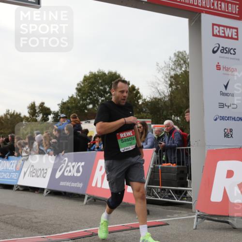 03.10.2025 - Köhlbrandbrückenlauf Yannick Fuchs http://msf.ph/oto/8986840 03.10.2025 16:11:40 Ziel 7196, 7330, 7407, 7419, 7467, 7658, 8774, 8938, 9200, 9202, 9382, 9392, 9634 meine-sportfotos.de