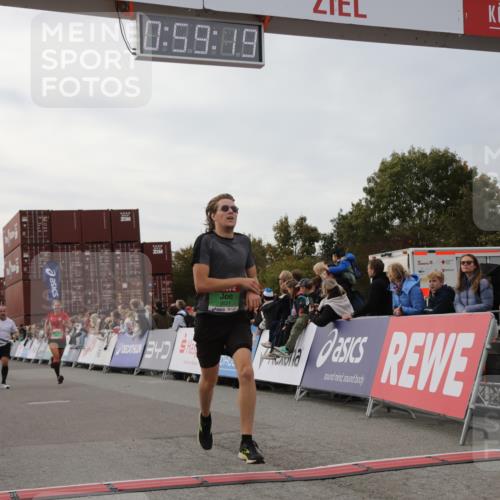 03.10.2025 - Köhlbrandbrückenlauf Yannick Fuchs http://msf.ph/oto/8986841 03.10.2025 15:59:18 Ziel 7262, 7496, 8780, 9126, 9238, 9521, 9577 meine-sportfotos.de