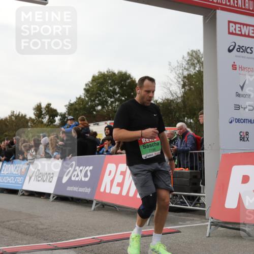03.10.2025 - Köhlbrandbrückenlauf Yannick Fuchs http://msf.ph/oto/8986844 03.10.2025 16:11:41 Ziel 7196, 7330, 7419, 7533, 7658, 8774, 9200, 9202, 9382, 9392, 9634 meine-sportfotos.de