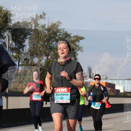 03.10.2025 - Köhlbrandbrückenlauf Luisa Fischer http://msf.ph/oto/8986845 03.10.2025 11:21:40 Position 3 865, 3290, 3649 meine-sportfotos.de