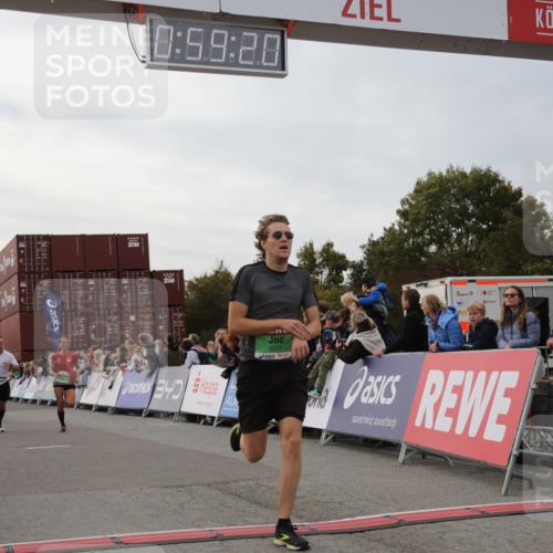 03.10.2025 - Köhlbrandbrückenlauf Yannick Fuchs http://msf.ph/oto/8986846 03.10.2025 15:59:18 Ziel 7262, 7496, 8780, 9126, 9238, 9521, 9577 meine-sportfotos.de