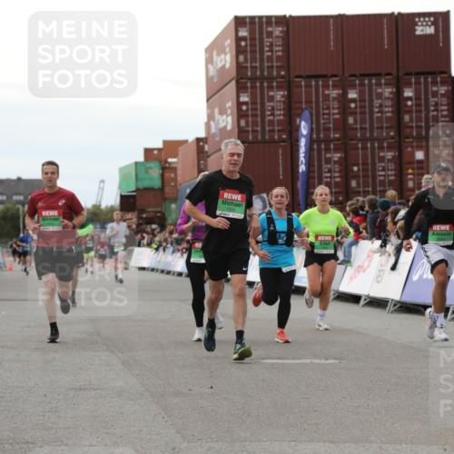 03.10.2025 - Köhlbrandbrückenlauf Yannick Fuchs http://msf.ph/oto/8986860 03.10.2025 16:11:42 Ziel 7196, 7330, 7419, 7533, 7658, 8774, 9200, 9202, 9382, 9392, 9634 meine-sportfotos.de