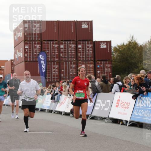 03.10.2025 - Köhlbrandbrückenlauf Yannick Fuchs http://msf.ph/oto/8986861 03.10.2025 15:59:19 Ziel 7262, 7496, 8780, 9126, 9238, 9521, 9577 meine-sportfotos.de
