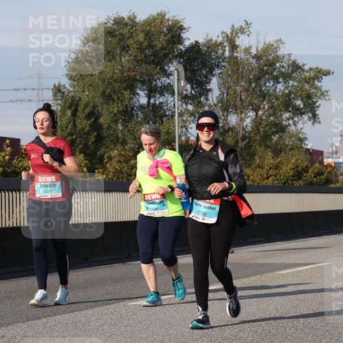 03.10.2025 - Köhlbrandbrückenlauf Luisa Fischer http://msf.ph/oto/8986866 03.10.2025 11:21:44 Position 3 3290, 3289, 2795 meine-sportfotos.de