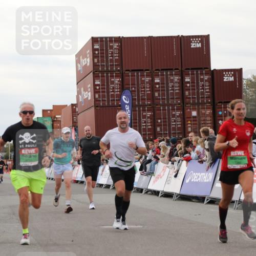 03.10.2025 - Köhlbrandbrückenlauf Yannick Fuchs http://msf.ph/oto/8986868 03.10.2025 15:59:19 Ziel 7262, 7496, 8780, 9126, 9238, 9521, 9577 meine-sportfotos.de