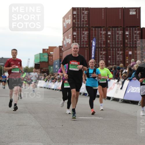 03.10.2025 - Köhlbrandbrückenlauf Yannick Fuchs http://msf.ph/oto/8986870 03.10.2025 16:11:42 Ziel 7196, 7330, 7419, 7533, 7658, 8774, 9200, 9202, 9382, 9392, 9634 meine-sportfotos.de