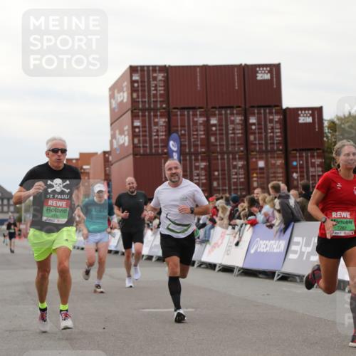 03.10.2025 - Köhlbrandbrückenlauf Yannick Fuchs http://msf.ph/oto/8986872 03.10.2025 15:59:19 Ziel 7262, 7496, 8780, 9126, 9238, 9521, 9577 meine-sportfotos.de