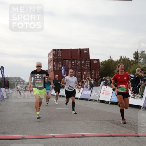 03.10.2025 - Köhlbrandbrückenlauf Yannick Fuchs http://msf.ph/oto/8986875 03.10.2025 15:59:20 Ziel 7262, 8780, 9126, 9238, 9521, 9577 meine-sportfotos.de