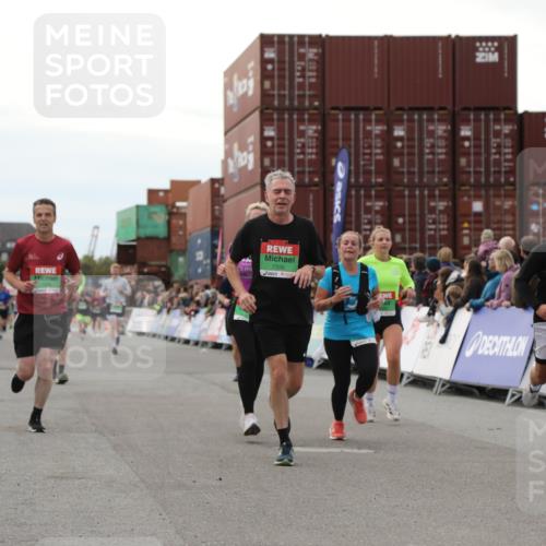 03.10.2025 - Köhlbrandbrückenlauf Yannick Fuchs http://msf.ph/oto/8986876 03.10.2025 16:11:43 Ziel 7196, 7330, 7419, 7533, 7658, 9200, 9202, 9392, 9634 meine-sportfotos.de