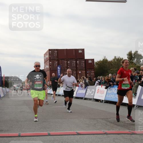 03.10.2025 - Köhlbrandbrückenlauf Yannick Fuchs http://msf.ph/oto/8986879 03.10.2025 15:59:20 Ziel 7262, 8780, 9126, 9238, 9521, 9577 meine-sportfotos.de