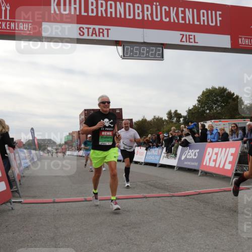 03.10.2025 - Köhlbrandbrückenlauf Yannick Fuchs http://msf.ph/oto/8986900 03.10.2025 15:59:21 Ziel 7089, 7262, 8780, 9126, 9238, 9521, 9577 meine-sportfotos.de