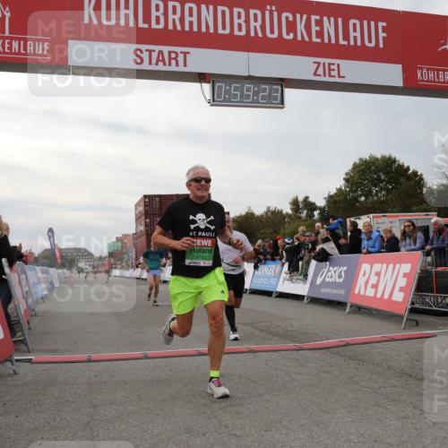 03.10.2025 - Köhlbrandbrückenlauf Yannick Fuchs http://msf.ph/oto/8986903 03.10.2025 15:59:21 Ziel 7089, 7262, 8780, 9126, 9238, 9521, 9577 meine-sportfotos.de