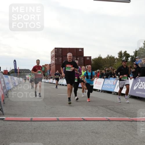 03.10.2025 - Köhlbrandbrückenlauf Yannick Fuchs http://msf.ph/oto/8986904 03.10.2025 16:11:44 Ziel 7330, 7419, 7469, 7533, 7658, 9200, 9202, 9392, 9634 meine-sportfotos.de