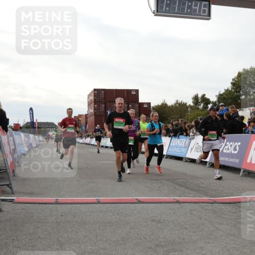 03.10.2025 - Köhlbrandbrückenlauf Yannick Fuchs http://msf.ph/oto/8986908 03.10.2025 16:11:44 Ziel 7330, 7419, 7469, 7533, 7658, 9200, 9202, 9392, 9634 meine-sportfotos.de