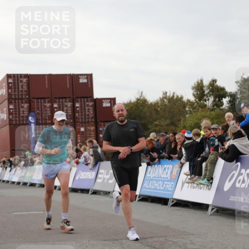 03.10.2025 - Köhlbrandbrückenlauf Yannick Fuchs http://msf.ph/oto/8986926 03.10.2025 15:59:22 Ziel 7089, 7262, 8780, 9126, 9238, 9577 meine-sportfotos.de