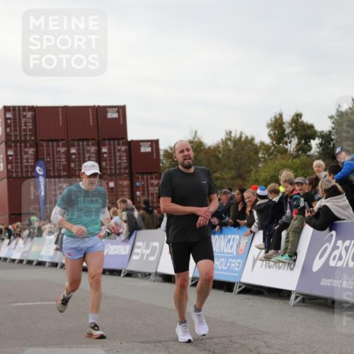 03.10.2025 - Köhlbrandbrückenlauf Yannick Fuchs http://msf.ph/oto/8986930 03.10.2025 15:59:22 Ziel 7089, 7262, 8780, 9126, 9238, 9577 meine-sportfotos.de