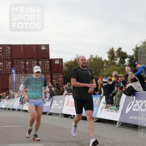 03.10.2025 - Köhlbrandbrückenlauf Yannick Fuchs http://msf.ph/oto/8986933 03.10.2025 15:59:22 Ziel 7089, 7262, 8780, 9126, 9238, 9577 meine-sportfotos.de