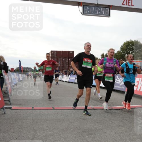 03.10.2025 - Köhlbrandbrückenlauf Yannick Fuchs http://msf.ph/oto/8986934 03.10.2025 16:11:45 Ziel 7330, 7419, 7469, 7533, 7658, 9200, 9202, 9392, 9634 meine-sportfotos.de