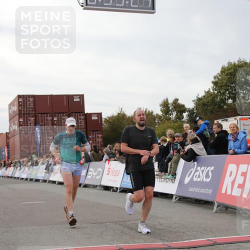 03.10.2025 - Köhlbrandbrückenlauf Yannick Fuchs http://msf.ph/oto/8986937 03.10.2025 15:59:22 Ziel 7089, 7262, 8780, 9126, 9238, 9577 meine-sportfotos.de