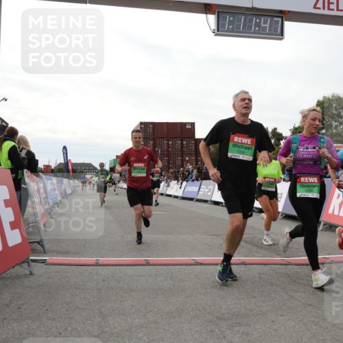 03.10.2025 - Köhlbrandbrückenlauf Yannick Fuchs http://msf.ph/oto/8986938 03.10.2025 16:11:45 Ziel 7330, 7419, 7469, 7533, 7658, 9200, 9202, 9392, 9634 meine-sportfotos.de