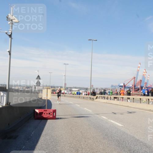 03.10.2025 - Köhlbrandbrückenlauf Matties Gatica Varas http://msf.ph/oto/8986950 03.10.2025 12:27:41 Position 2  meine-sportfotos.de