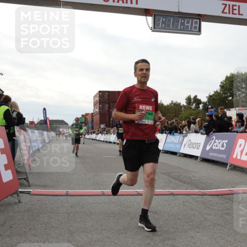 03.10.2025 - Köhlbrandbrückenlauf Yannick Fuchs http://msf.ph/oto/8986960 03.10.2025 16:11:46 Ziel 7330, 7419, 7469, 7533, 7658, 9200, 9202, 9244, 9392, 9634 meine-sportfotos.de