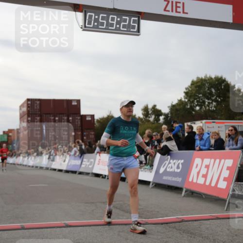 03.10.2025 - Köhlbrandbrückenlauf Yannick Fuchs http://msf.ph/oto/8986963 03.10.2025 15:59:24 Ziel 7083, 7089, 7262, 8780, 9126, 9238, 9577 meine-sportfotos.de