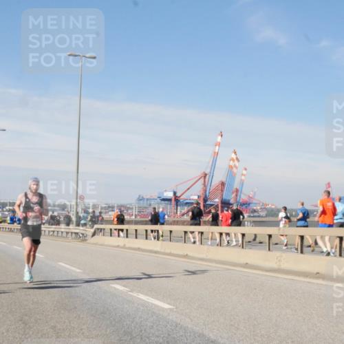 03.10.2025 - Köhlbrandbrückenlauf Matties Gatica Varas http://msf.ph/oto/8986973 03.10.2025 12:27:44 Position 2  meine-sportfotos.de