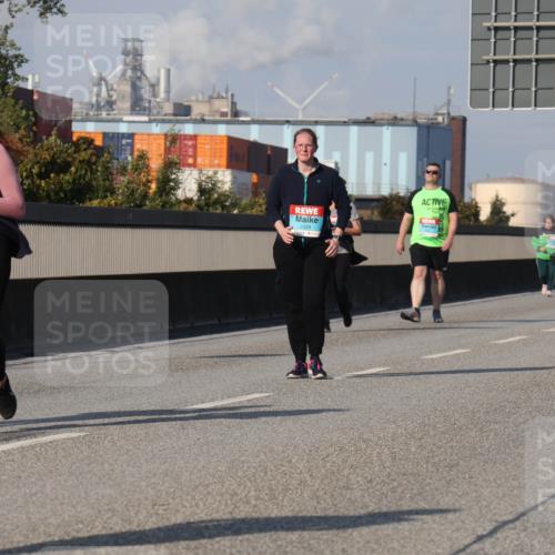 03.10.2025 - Köhlbrandbrückenlauf Luisa Fischer http://msf.ph/oto/8986974 03.10.2025 11:22:08 Position 3 2428 meine-sportfotos.de