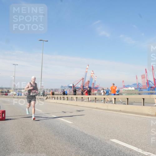 03.10.2025 - Köhlbrandbrückenlauf Matties Gatica Varas http://msf.ph/oto/8986975 03.10.2025 12:27:45 Position 2  meine-sportfotos.de