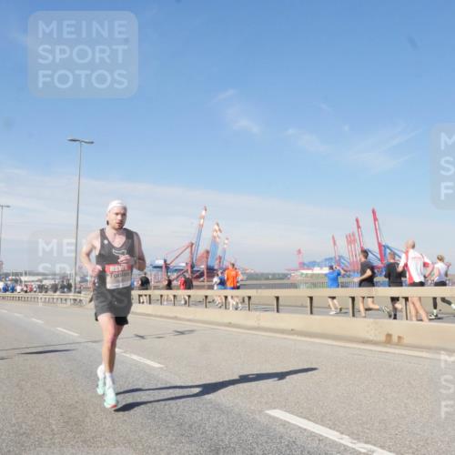 03.10.2025 - Köhlbrandbrückenlauf Matties Gatica Varas http://msf.ph/oto/8986981 03.10.2025 12:27:46 Position 2  meine-sportfotos.de