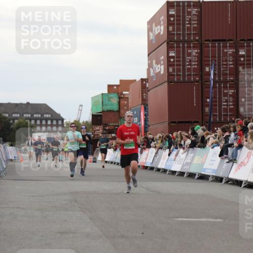 03.10.2025 - Köhlbrandbrückenlauf Yannick Fuchs http://msf.ph/oto/8986983 03.10.2025 15:59:25 Ziel 7059, 7083, 7089, 9126, 9238, 9577 meine-sportfotos.de